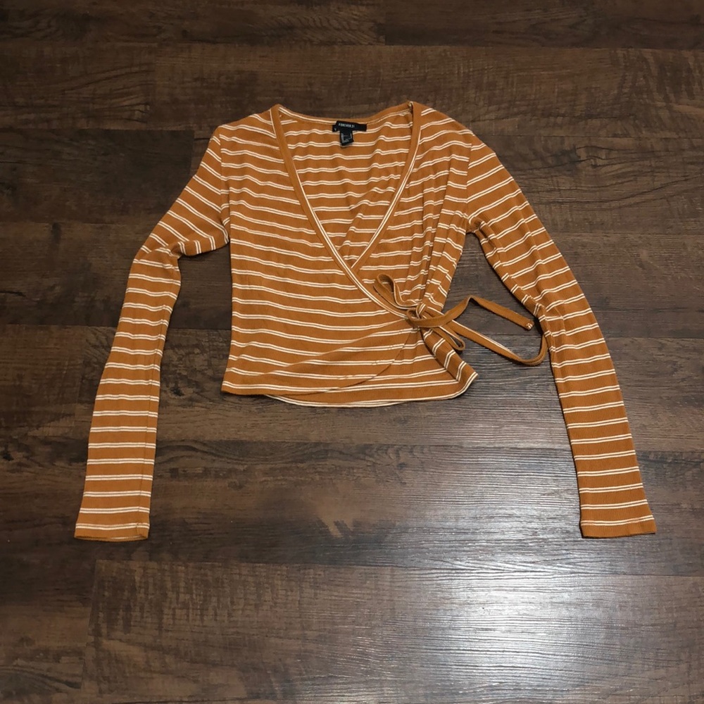 Low neck top with adjustable tie bow